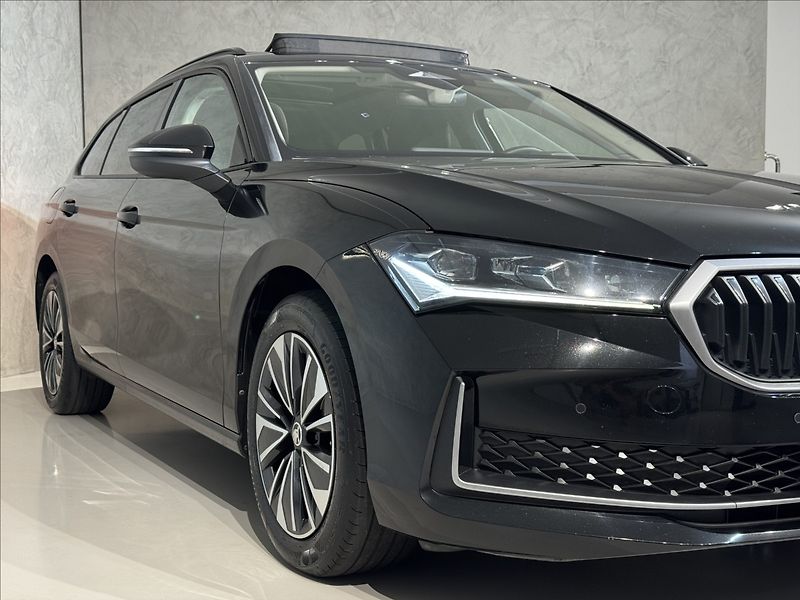 Škoda Superb 2,0 TDi  DSG Selection Assist - fotka 5 z 50