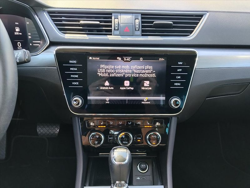 Škoda Superb 2,0   STYLE 110kW DSG Tasžné - fotka 13 z 35