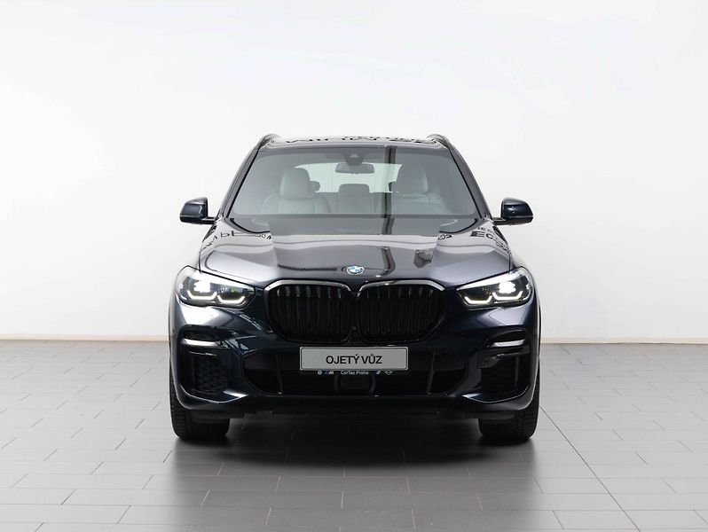BMW X5 xDrive40i - fotka 2 z 22