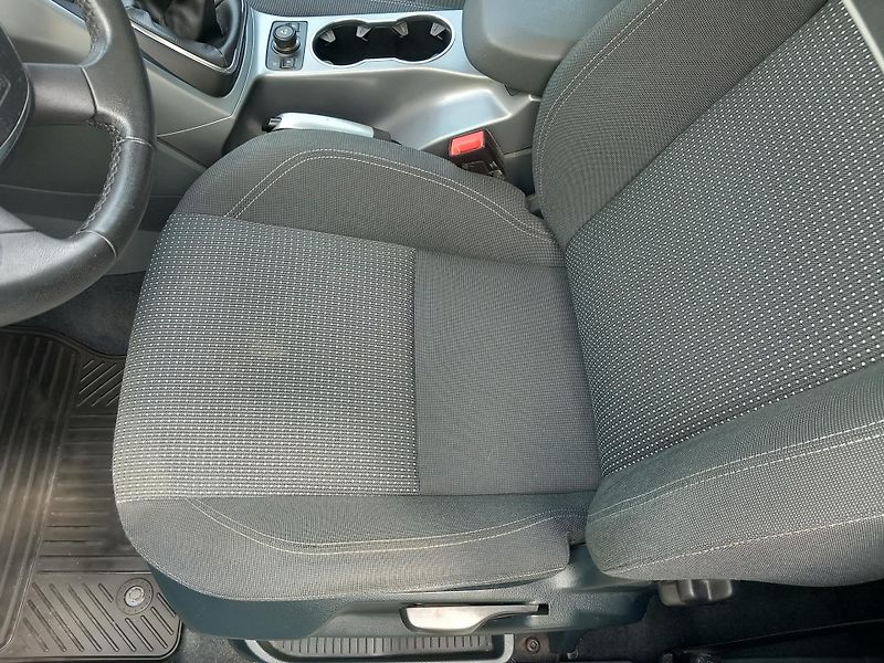 Ford C-MAX (2013) 1,6i NAVI VYHŘ.SED,BEZ KOROZE! - fotka 32 z 46