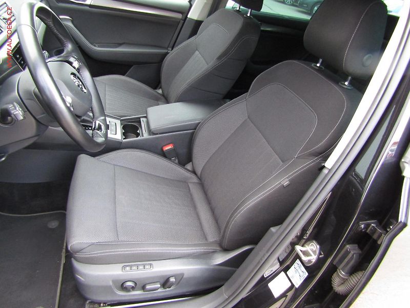 Škoda Superb (2021) 2.0 TDi, Style, DSG, LED - fotka 9 z 21