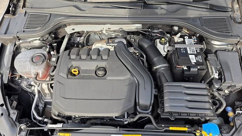 Volkswagen Golf (2023) 1.5 TSI 110kW Style - fotka 32 z 34