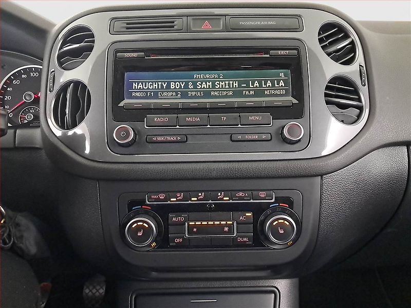 Volkswagen Tiguan (2011) 2.0 TDI, Serv.kniha - fotka 12 z 15