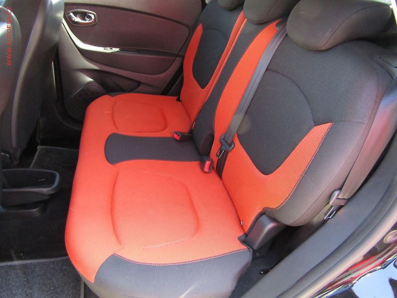 Renault Captur (2015) 1.2 TCe, 1.maj,ČR, AT - fotka 10 z 18