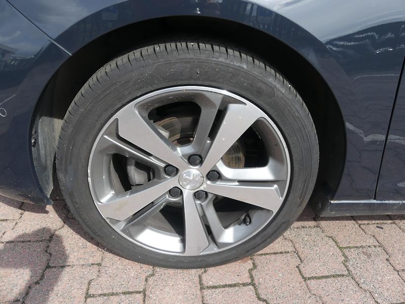 Peugeot 308 (2019) 1,2 PT 130 EAT8 - fotka 21 z 21