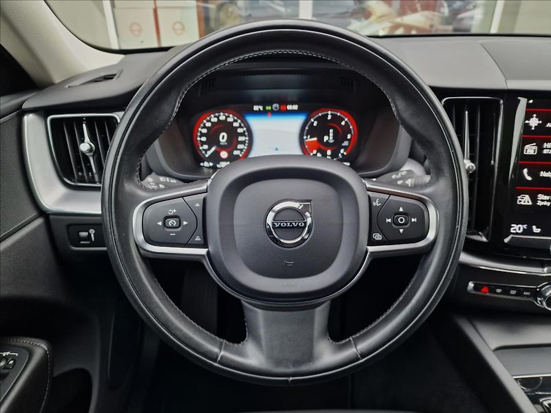 Volvo XC60 B4 145kW AWD Momentum Pro,ČR - fotka 21 z 50