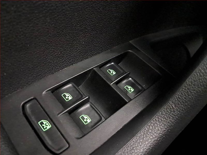 Škoda Octavia (2018) 1.6 TDI, Automat, Navi - fotka 17 z 17
