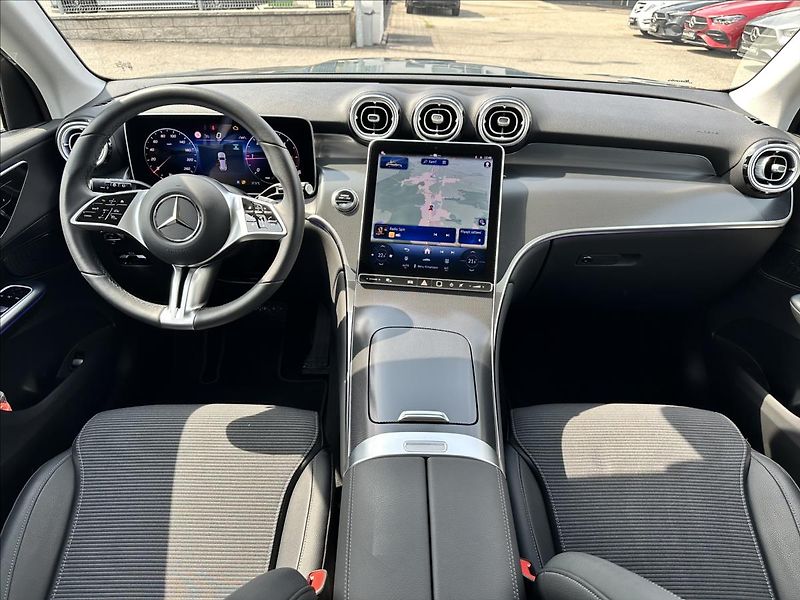 Mercedes-Benz GLC 220d 4MATIC AVANTGARDE - fotka 9 z 14