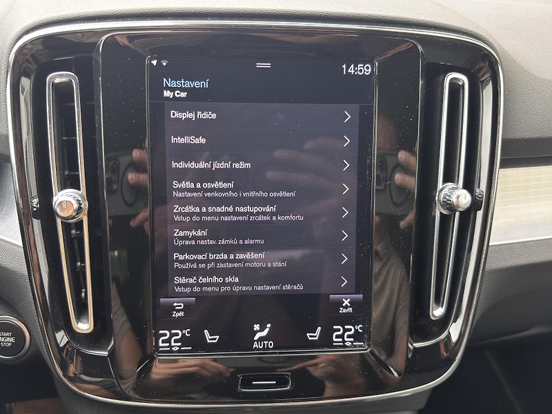 Volvo XC40 T2 FWD MOMENTUM // 1. maj. - fotka 33 z 41