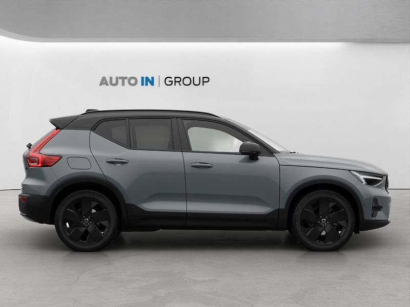 Volvo XC40 (2026) Black Edition, pano, 360°kam - fotka 6 z 13