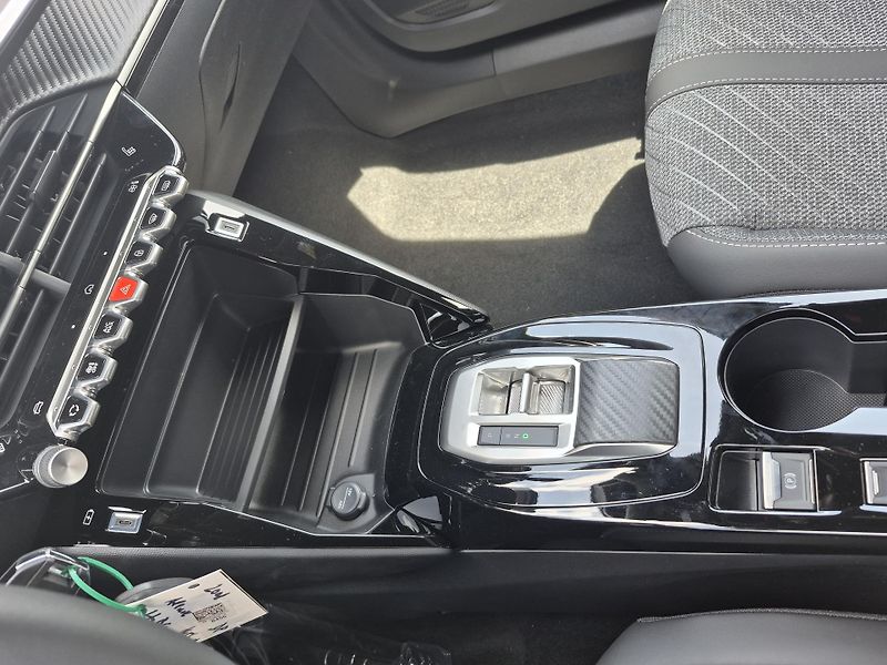 Peugeot 2008 (2026)  ALLURE Hybrid 145 e-DCS6 - fotka 15 z 19