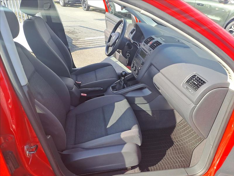 Volkswagen Golf 1,9 TDI 4 MOTION - fotka 8 z 14