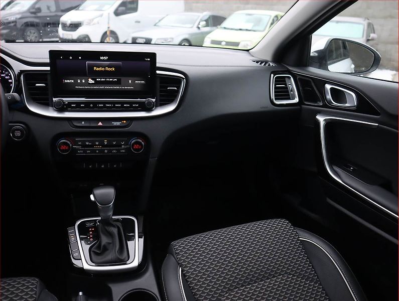 Kia Ceed (2025) 1.5 T-GDI - fotka 8 z 24