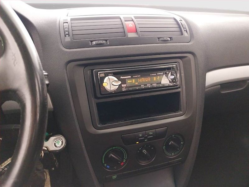 Škoda Octavia (2005) Ambiente 1.6, Serv.kniha - fotka 12 z 18