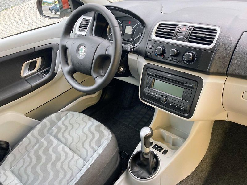 Škoda Fabia 1,4i (63kW) *KLIMATIZACE* - fotka 11 z 14