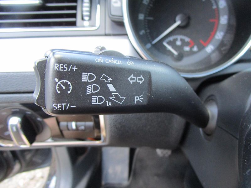 Škoda Superb 1,6TDI - 77KW - NOVÁ BATERIE - fotka 14 z 17