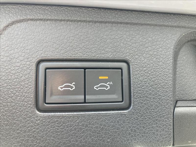 Volkswagen Passat 2,0 PANORAMA,KEYLESS,EL.KUFR - fotka 14 z 29