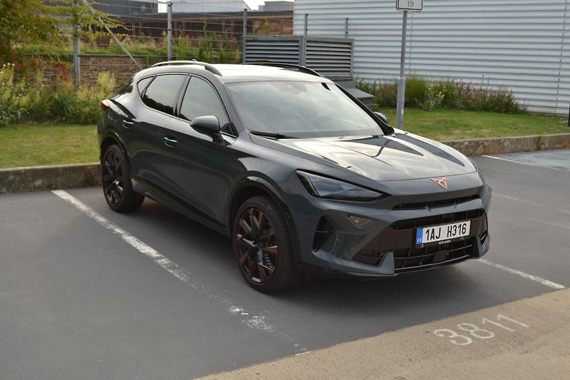 Cupra Formentor (2025) Cupra Formentor 1.5 eTSI DSG - fotka 8 z 25