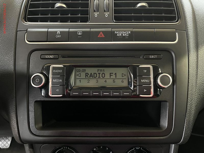 Volkswagen Polo (2010) 1.2 HTP, AC - fotka 11 z 13