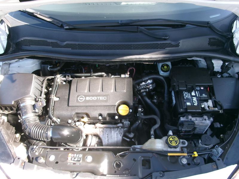 Opel Corsa (2016) 1,4T KLIMA TEMP ALU ČR - fotka 24 z 24