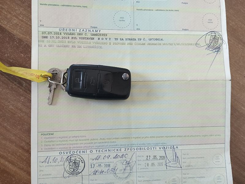 Škoda Octavia 1.9 TDI PD DPF Ambiente Combi - fotka 21 z 21
