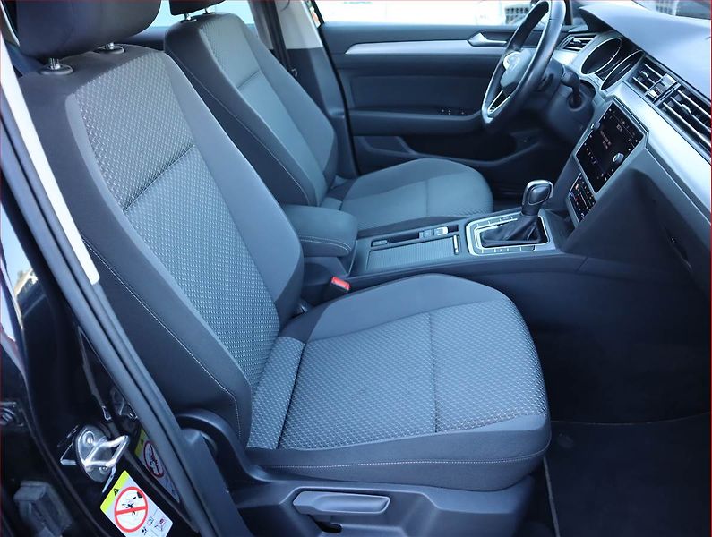 Volkswagen Passat (2022) Business 2.0 TDI - fotka 9 z 24