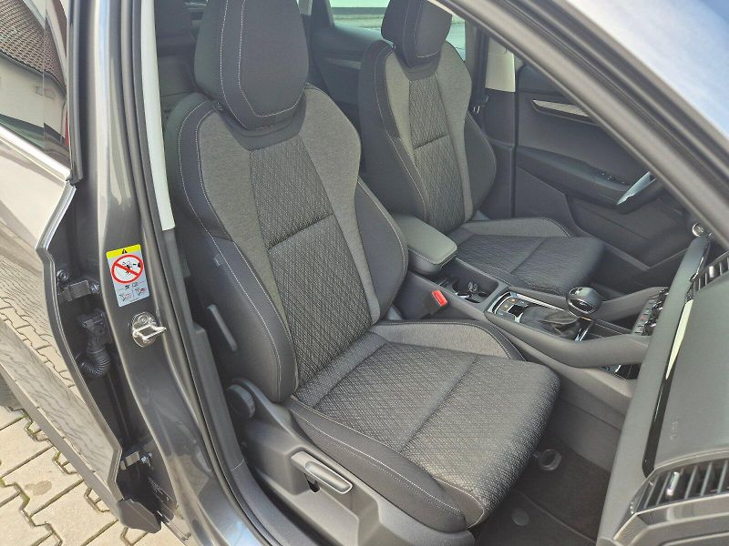 Škoda Karoq (2024) Top Selection 1.5 TSI 110 kW 7 - fotka 19 z 35