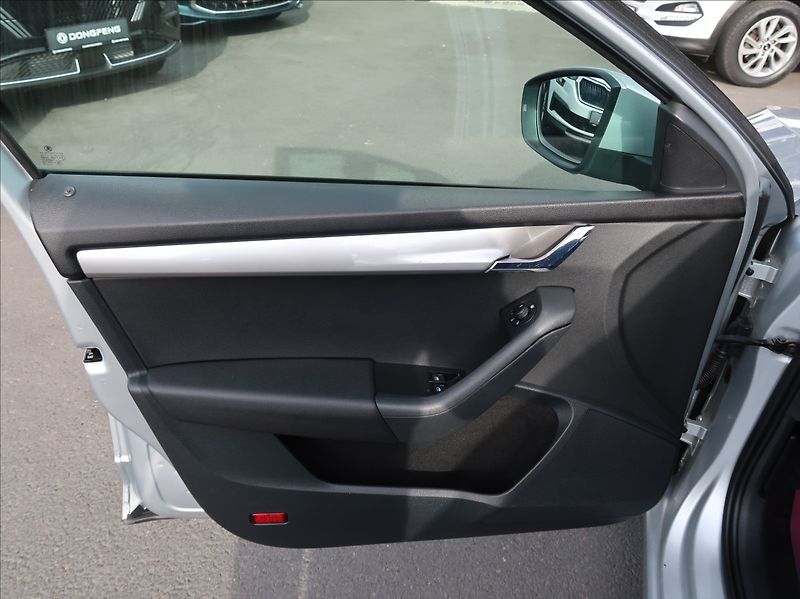 Škoda Octavia 1,6 TDi,85kW,NovéČR,klima - fotka 18 z 21