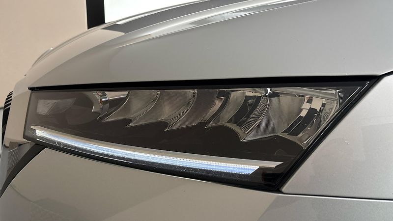 Škoda Octavia 2.0 TDI DSG Ambition - fotka 18 z 23