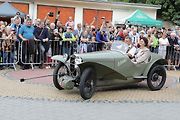Na akci Jízda do vrchu a výstava historických vozidel se představilo na tři sta automobilů a motocyklů.