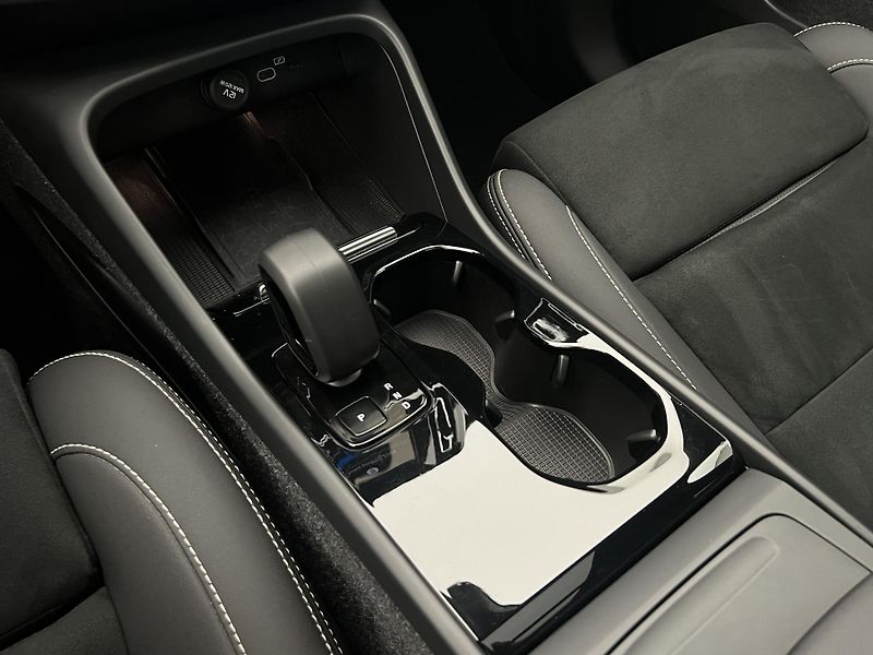 Volvo XC40 RECHARGE PRO AUT - fotka 25 z 44