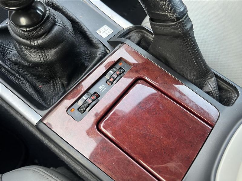 Lexus IS 2,2 220d,Keyless,Navi,Kůže - fotka 17 z 19