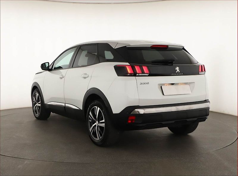 Peugeot 3008 (2020) 1.2 PureTech, ČR,1.maj - fotka 4 z 21