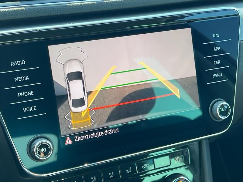 Škoda Superb 2,0 TDi 110kW 7DSG STYLE  REZE - fotka 17 z 27