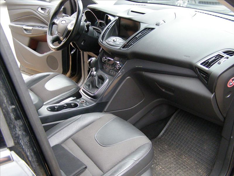 Ford Kuga 2,0   150PS  PANORAMA - fotka 24 z 35