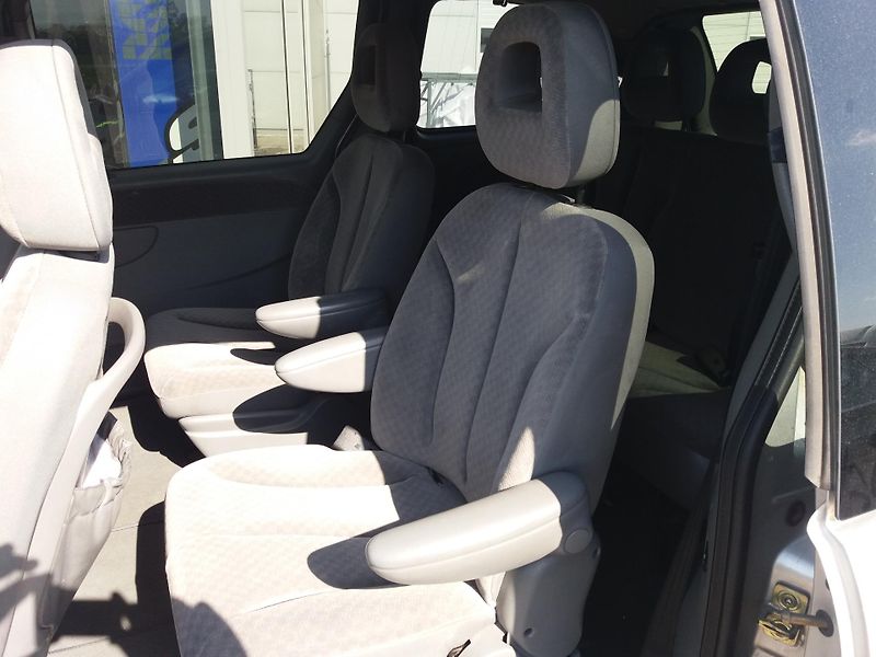 Chrysler Grand Voyager 2.8 CRD,110kW,AUTOMAT,7.MÍST!! - fotka 15 z 23
