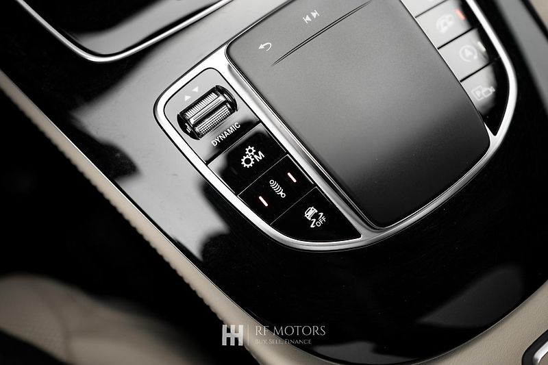 Mercedes-Benz Třídy E (2022) AMG E63 S 4MATIC 450kW - fotka 50 z 56
