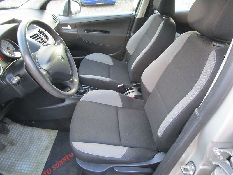 Peugeot 207 1,4 - 54KW + BATERIE - fotka 13 z 19