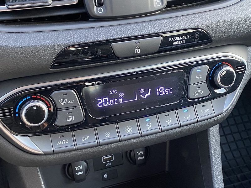 Hyundai i30 1.5TGDi, ČR-1m, Family Smart - fotka 24 z 33