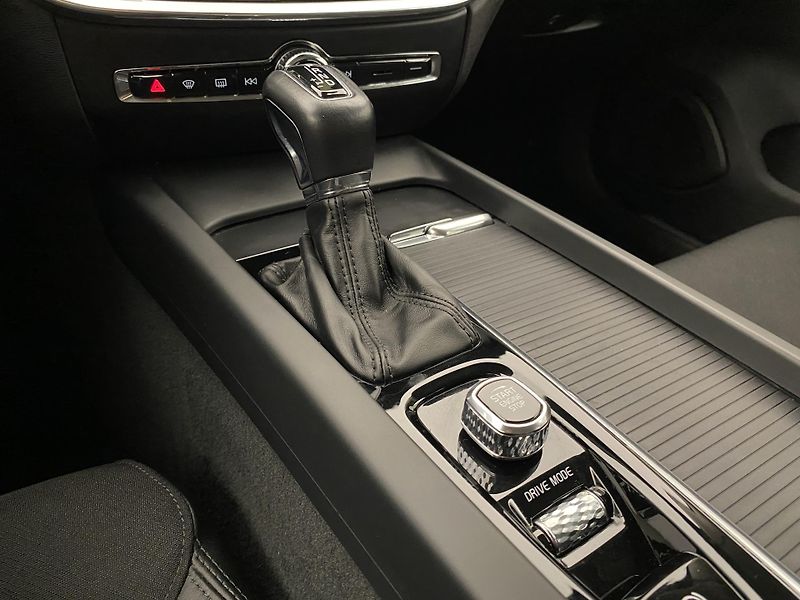 Volvo S60 T4 MOMENTUM AUT  - fotka 26 z 42