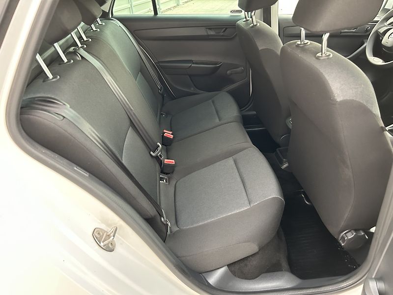 Škoda Fabia 1.0 TSI Active - fotka 8 z 25