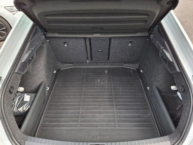 Škoda Octavia (2025) RS DSG 2,0TSi 195kW - fotka 8 z 35