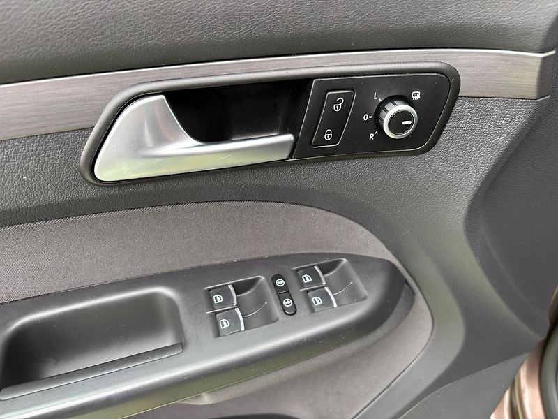Volkswagen Touran 1.6TDI, 77kW, Tažné - fotka 14 z 28