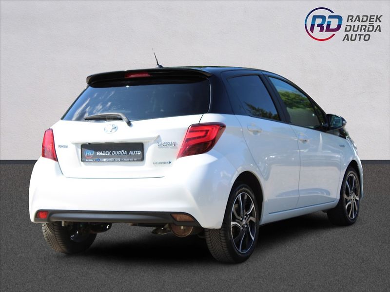 Toyota Yaris 1,5 HYBRID  ČR,A/T,SELECTION - fotka 5 z 31