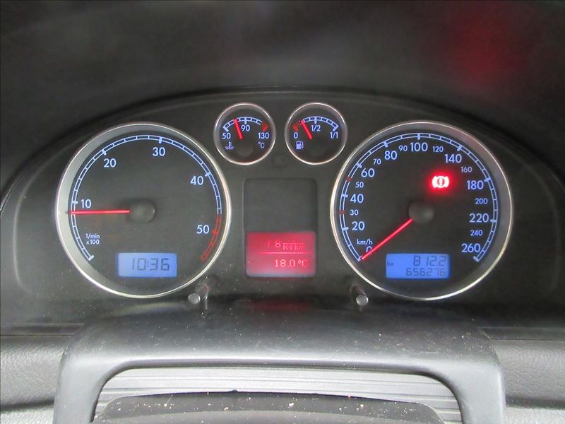 Volkswagen Passat 1,9 TDi, Klima, Vyhř. sed. - fotka 18 z 25