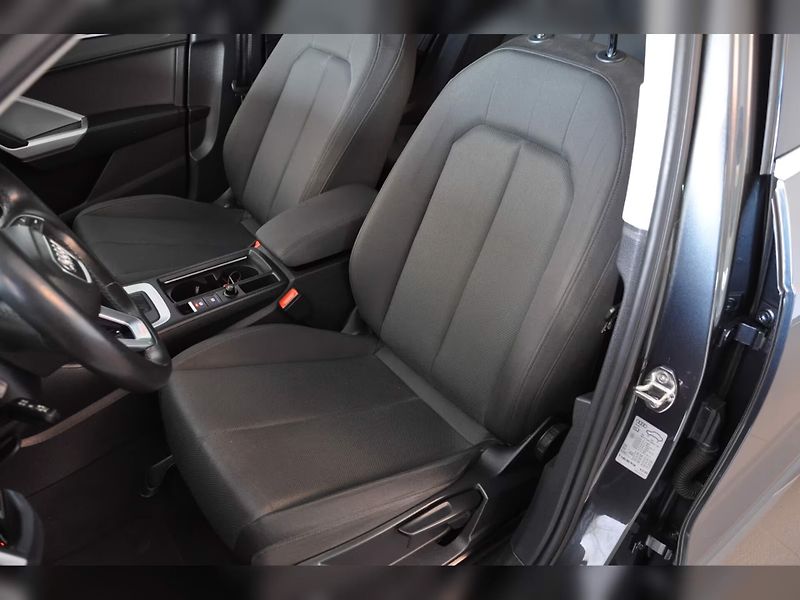 Audi Q3 35TFSI S-Line Ad.Temp LED AC - fotka 10 z 16