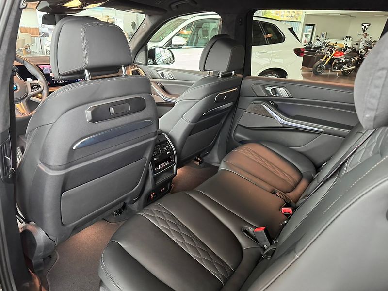 BMW X7 40xd Masáže Nezávislé Tažné - fotka 15 z 20