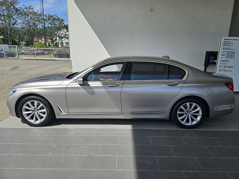 BMW Řada 7 (2016) 740Ld xDrive - fotka 3 z 18