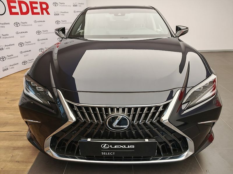 Lexus ES 300h Prestige Plus - fotka 2 z 49