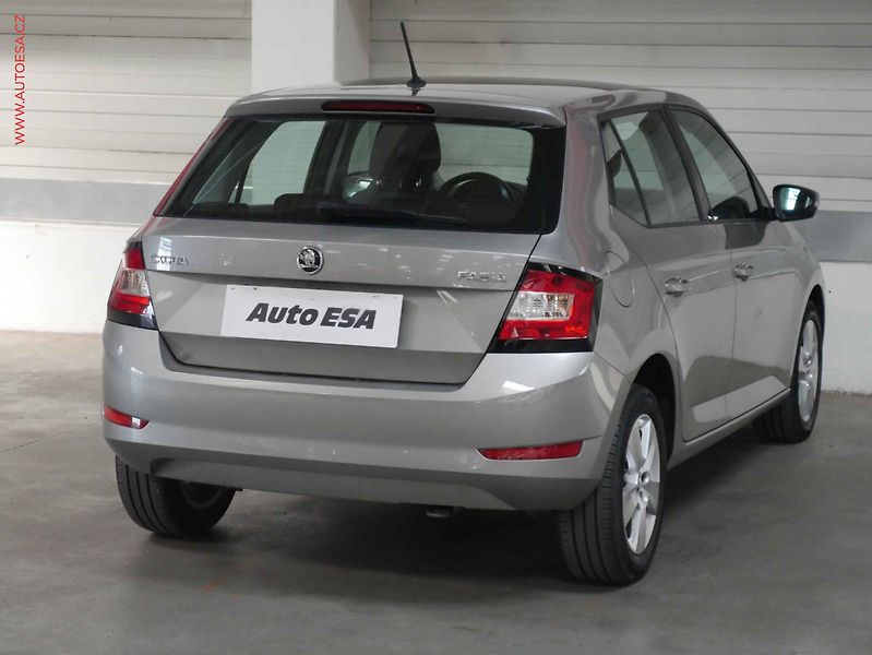 Škoda Fabia (2019) 1.0TSI, 2.maj,ČR, Ambition - fotka 6 z 16